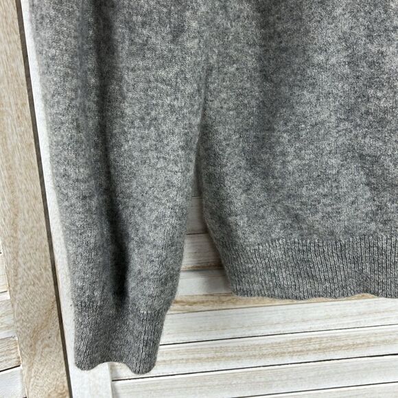 Club Room Macy's V-Neck Gray Cashmere Sweater - Picture 4 of 11